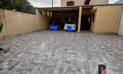 Sobrado à venda com 2 dormitórios, 1 suite, 5 vagas de garagem .