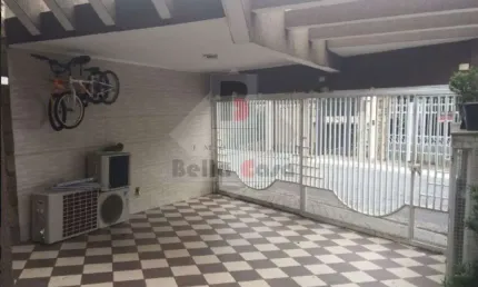 Casa assobradada com 3 dormitórios e churrasqueira no Jardim Têxtil