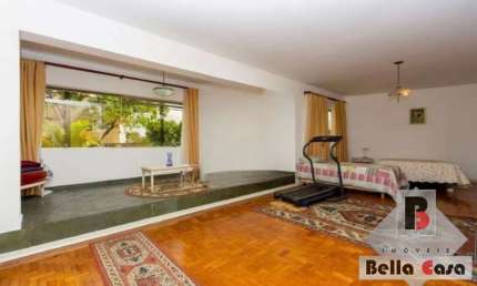 Casa na Mooca com 3 dormitórios sendo 1 suite , totalizando 4 banheiros 2 salas com 6 vagas