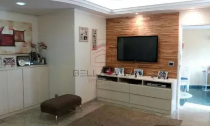 Sobrado a venda com 3 quartos, quintal e 4 vagas de garagem