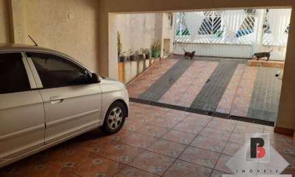 170 m² - 4 dormitórios,, 2 suítes, 4 banheiros no total, 2 vagas, edícula, despensa, churrasqueira.