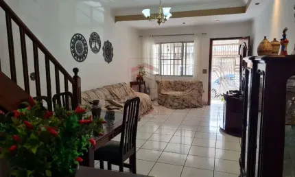 Sobrado de vila com portão automático na Vila Bertioga.