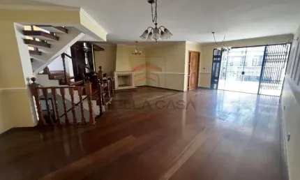 Sobrado à Venda na Mooca - 3 Suítes, 3 Vagas e Espaço Gourmet
