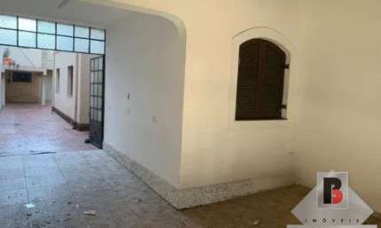Venda de 02 residências  n o mesmo terreno, 250m2 área construída e garagem para 07 carros