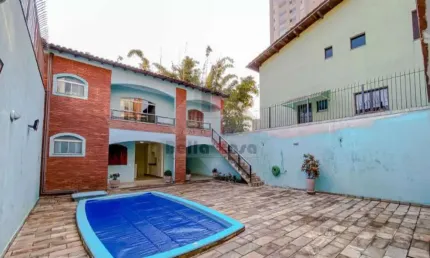 Sobrado Alto da Mooca, com 3 suítes, 3 vagas, espaço gourmet e piscina na Mooca.