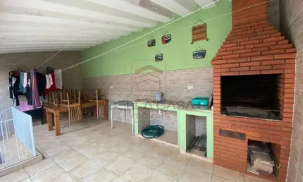 Sobrado com 6 quartos e 5 banheiros à venda, 395 m²