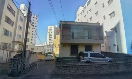 Apartamento com 2 dormitórios a poucos metros da Av Paes de Barros