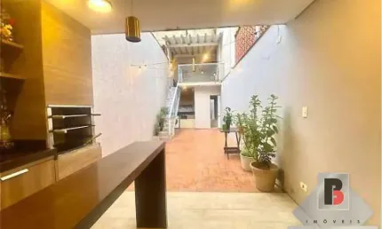 Casa à Venda  na Mooca. sobrado,com 172m²  sendo 3 dormitórios 1 suite com sacada