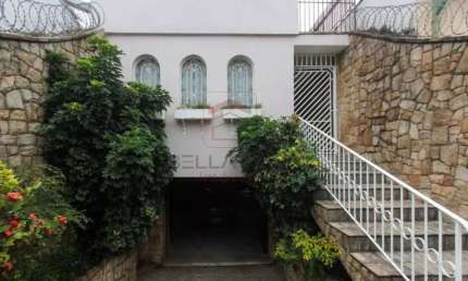 CASA A VENDA COM 225m, COM 3 DORMITÓRIOS 1 SUITE  4 BANHEIROS COM 5 VAGAS DE GARAGEM COBERTA