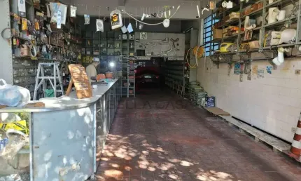 Mooca - Prédio Comercial com salão na parte inferior e dois apartamentos no andar superior