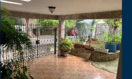 Casa com 3 Quartos e 1 banheiro à Venda, 210 m² por R$ 1.250.000