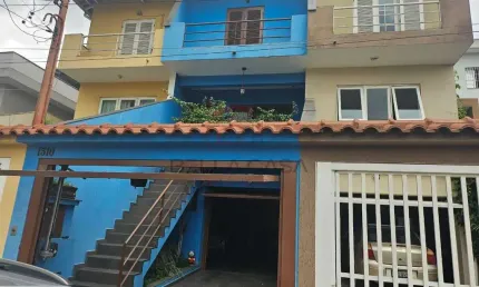 Casa assobradada - 143m² - 3 quartos, sala ampla, 3 vagas, churrasquera.