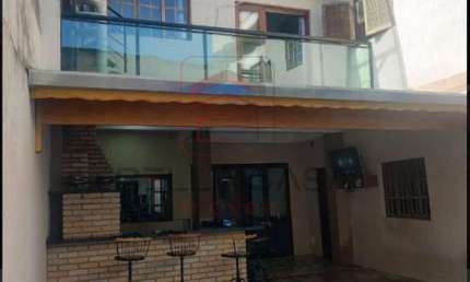 Casa ampla com 5 quartos, 2 salas (sendo uma delas bem grande com mesa de sinuca e pembolim) piscina