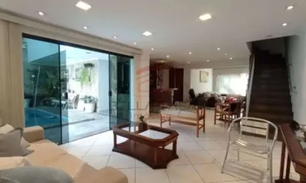 Sobrado à venda na Mooca - 5 quartos, 5 suítes, 8 banheiros, 5 vagas de garagem, piscina.