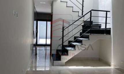 Sobrados Novos a venda - 3 dormitórios - 2 suites - 2 vagas - Quintal