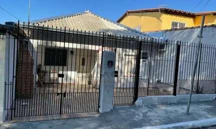 Oportunidade    para   renda    terreno   com   3 casas   todas   alugada