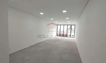 Salão comercial novíssimo, 250m2, 02 banheiros e instalação para ar condicionado