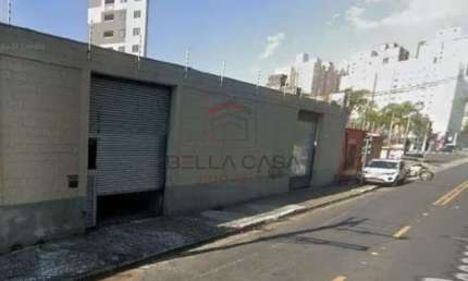 Galpão a venda de 2.200m² de área construida com 2 docas