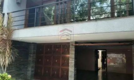 Lind casa a venda ou para locação comercial na Vila Zelina, com 3 suítes, 5 vagas.