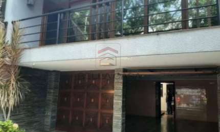 Lind casa a venda ou para locação comercial na Vila Zelina, com 3 suítes, 5 vagas.