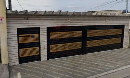 * Oportunidade Imperdível! Terreno com 3 Casas à Venda na Vila Industrial