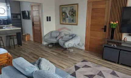 95 m² - Lindo apartamento reformado - 2 quartos, sala ampliada, cozinha americana, 1 vaga