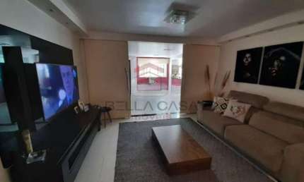 Casa na Mooca com 350m² de área construída, com 4 dormitórios sendo 1 suíte e 3 vagas de garagem