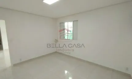 Casa térrea na Vila Santa Clara, 03 quartos sendo 01 suíte e uma vaga coberta e portão automático