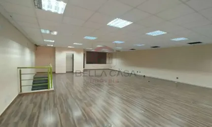 Galpão comercial na mooca, 900 m2 de construção e mezanino