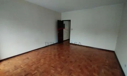 Sobrado com edícula e 02 vaga de garagem na vila zelina