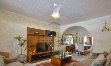 Sobrado à Venda na Mooca: 205m², Suíte + Edícula Completa Perto do Metrô