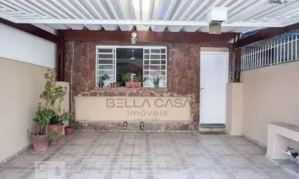 Sobrado à Venda na Mooca: 205m², Suíte + Edícula Completa Perto do Metrô