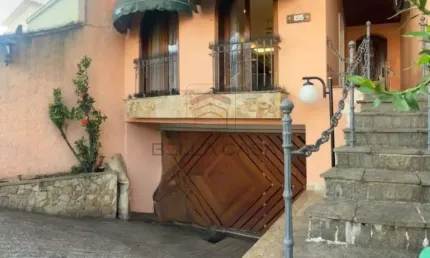 Sobrado com 4 quartos e 3 banheiros à venda, 271 m²