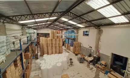 Galpão a venda na Mooca com 650 metros e entrada para caminhão