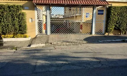 Casa em condomínio,  124m2, 03 quartos, sendo uma suíte e 02 vagas
