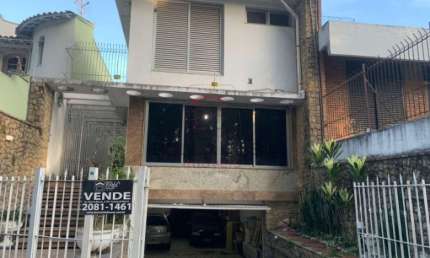 Sobrado com 3 Quartos com 3 suítes e 4 banheiros à Venda