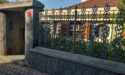 Casa térrea para venda - 240 m² com edícula - 2 vagas de garagem