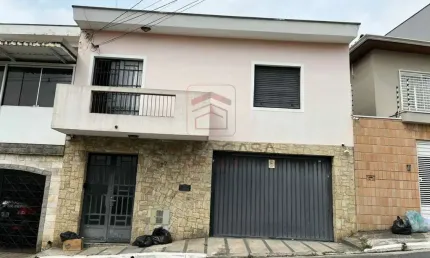 Sobrado - 3 quartos, cozinha, sala de jantar, sala de estar, quintal, churrasqueira, 2 vagas.