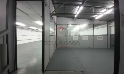 Galpão/prédio comercial com 600m entrada para caminhões e elevador de carga!