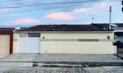 Casa com 3 quartos à venda em Cidade Universitária - AL