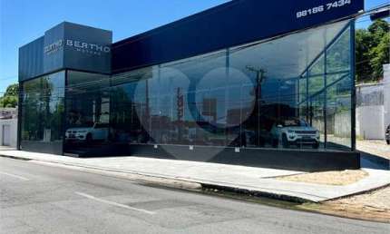 Prédio inteiro à venda ou para locação em Mangabeiras - AL