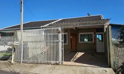 Casa ampla e aconchegante no Centro de Piraquara – com quintal, frutas e espaço gourmet!