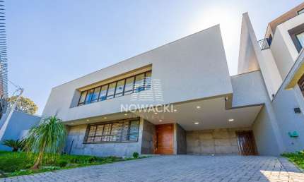 CASA ALTO PADRÃO COM 4 SUITES E 4 VAGAS AO LADO DO PARQUE BARIGUI