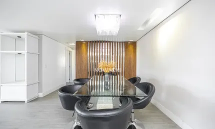 Apartamento semi mobiliado com 3 dormitorios e 2 vagas paralelas no agua verde