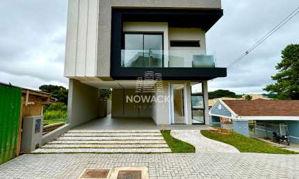 CASA DE ALTO PADRÃO EM CONDOMÍNIO COM 3 SUÍTES E 4 VAGAS EM SANTA FELICIDADE