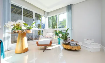 CASA SEMI MOBILIADA EM CONDOMINIO COM 4 DORM E 4 VAGAS EM SANTA FELICIDADE