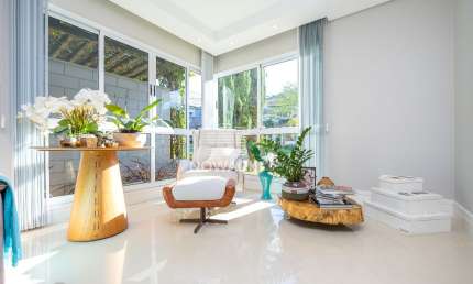 CASA SEMI MOBILIADA EM CONDOMINIO COM 4 DORM E 4 VAGAS EM SANTA FELICIDADE