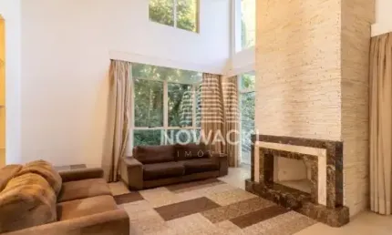 CASA IMPECÁVEL EM CONDOMÍNIO RENOMADO, COM  SUÍTES E 4 VAGAS DE GARAGEM NO CAMPO COMPRIDO!