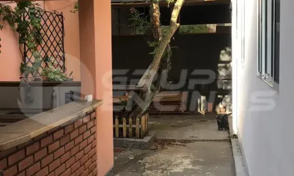 Sobrado comercial e residencial na vila São Francisco.