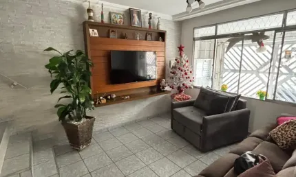 Sobrado com Edícula para Morar e Investir – Localização Privilegiada em Osasco